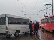 В результате аварии на Амурском мосту в Днепре пострадало 2 человека