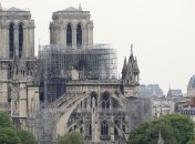 В результате пожара в Нотр-Даме пострадали три человека