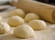 Сухі дріжджі можна замінити на свіжі у пропорції 1:3.