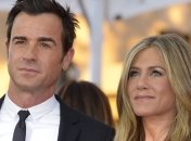 Дженнифер Энистон поправилась после отдыха с новым мужем