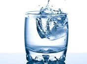 Стакан воды может заставить мозг работать быстрее