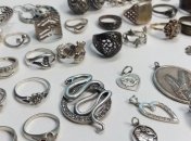 Мужчина пытался вывезти в Донецк партию ювелирных изделий