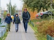 Дети и женщина