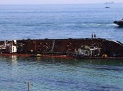 В Одесі три спроби підняти танкер Delfi завершилися невдало