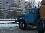 В Харькове мусоровоз снес остановку