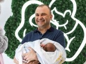 Одномесячный сын Виктора Павлика показал всем "средний палец" (фото)