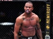 Боец ММА взрывным ударом нокаутировал соперника (видео)