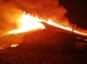 В Днепре спасатели потушили пожар на продуктовом складе