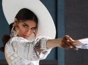 Роскошная Мишель Андраде снялась для обложки украинского Elle