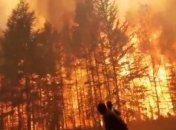 Огонь тушат даже дети: Якутию охватили масштабные лесные пожары (видео)