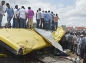 В Индии столкнулись автобус с поездом: погибло 20 детей