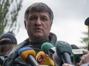 Аваков: враг прячется за мирное население и оттуда стреляет