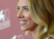 Скарлетт Йоханссон в составе поп-группы выпустила дебютный трек