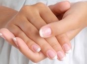 Чем грозит наращивание ногтей?