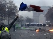 Протесты "желтых жилетов": Макрон сообщил о дальнейших шагах руководства Франции