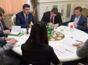 Гройсман: На Донбасс необходимо ввести полицейскую миссию ОБСЕ