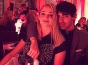 Возлюбленный Софи Тернер нарядился Сансой Старк на Хэллоуин 