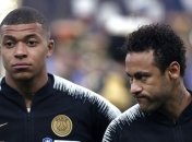 Мбаппе вытолкнул Неймара из кадра во время командного фото ПСЖ (Видео)