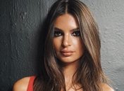 Эмили Ратаковски посетила светскую вечеринку в платье от Zara (Фото)