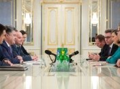 Что обсудили Порошенко и Нуланд?