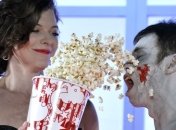 Американец, пострадавший от потребления попкорна, получит ущерб