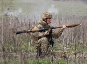 На фронті загинув український військовий: ворог атакував автомобіль