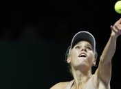 Возняцки добывает третью победу в группе и выходит в полуфинал WTA