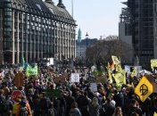 Центр Лондона парализован из-за протестов тысяч активистов (Фото, Видео)