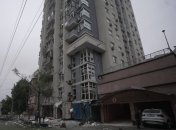 Бите скло та уламки фасадів всіюють вулиці