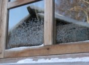 Как утеплить окна из дерева