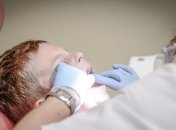 Эксперты назвали самые вредные продукты для зубов