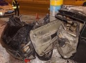 В Днепре Honda "влетела" в столб: авто разорвало на части 