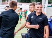 В чемпионате Украины футбольный тренер впервые получил желтую карточку