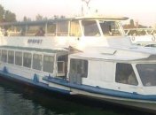 Гости из России потребовали снять герб и флаг Украины с теплохода 