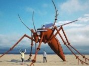 Одессит создал шестиметрового светящегося комара: арт-объект установят для туристов (фото)