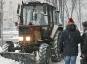 На улицы Киева вывели более 500 снегоуборочных машин 