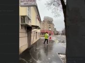 Ледяной коллапс теперь и в Харькове: по улицам города можно передвигаться на коньках (видео)