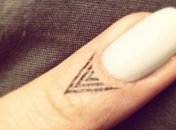 Новый модный маникюр: тату для кутикулы