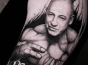 "На всю ж**у": Гордон потроллил топ-пропагандиста Путина своим портретом