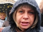 Суд отправил под домашний арест женщину, которая била ногами евромайдановца 