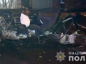 Столкновение "легковушки" и дерева в Чернигове: есть погибшие (Фото)