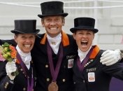 Сборная Великобритании - олимпийский чемпион по конному спорту