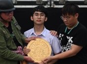 "Значительная победа": в Таиланде протестующие передали требования монарху 