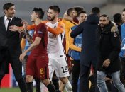 УЕФА может наказать "Рому" за задержку игры болл-боями в матче с "Шахтером"