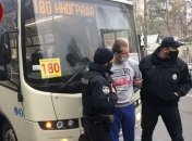 В Киеве водитель маршрутки попался с наркотиками: его "сдала" маска (фото и видео)