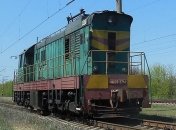 В Бердянске хулиганы забросали камнями тепловоз