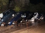 В Крыму ливень затопил города и смыл авто в горах (Видео)