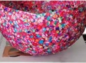 DIY: как сделать красочную вазу из конфетти