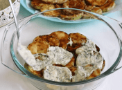 Пикантные кабачки с чесночным соусом