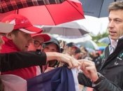 Вольф: Борьба Росберга с Хэмилтоном будет идти до последней гонки 